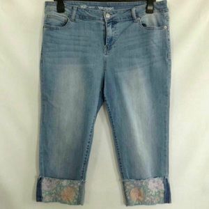 Westport Signature Fit Capri Jeans Embroidered Hem